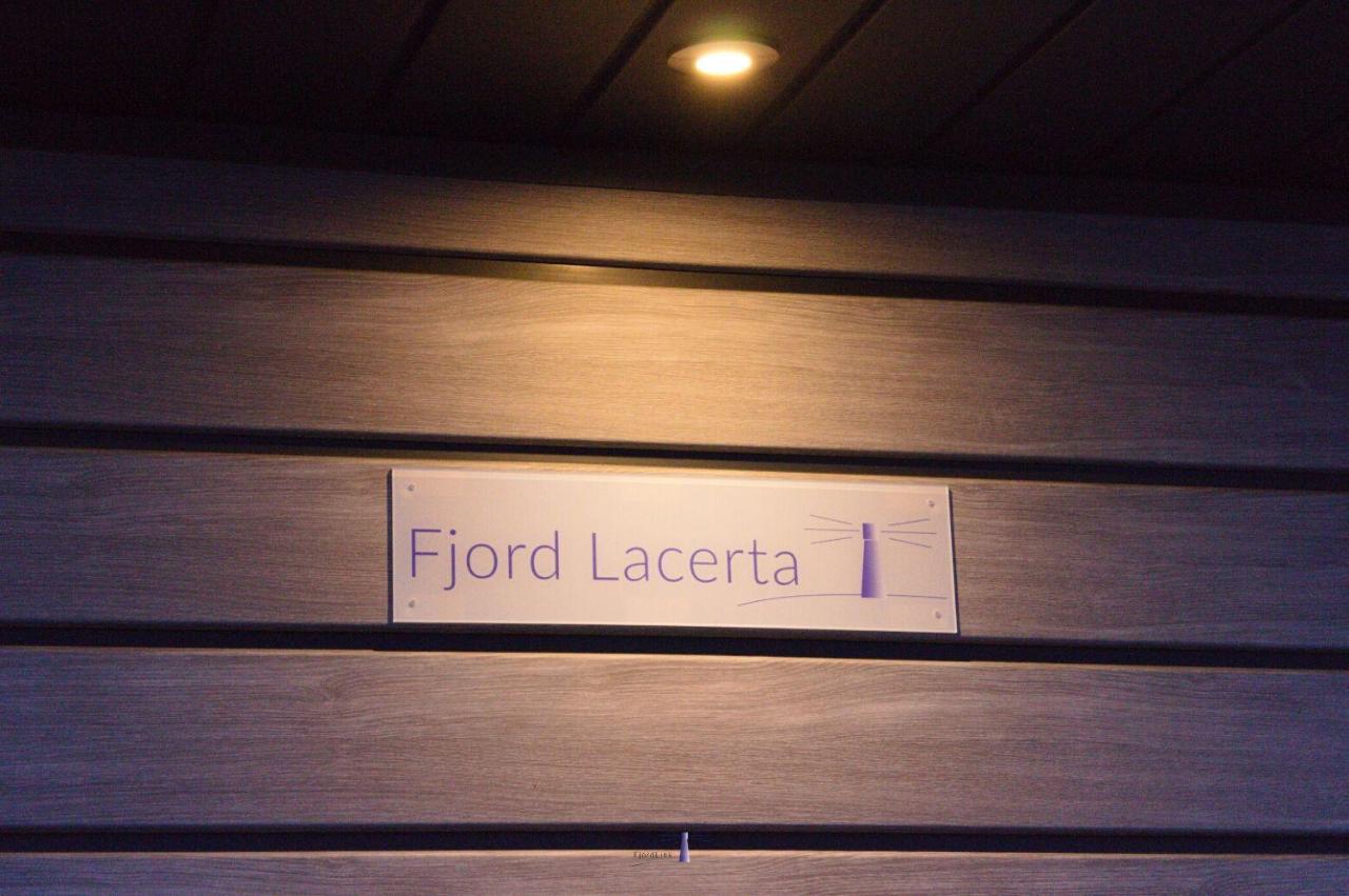 Hausboot Fjord Lacerta Mit Dachterrasse In Wendtorf Εξωτερικό φωτογραφία