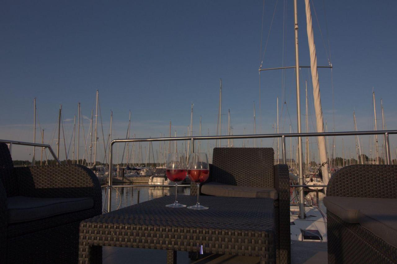 Hausboot Fjord Lacerta Mit Dachterrasse In Wendtorf Εξωτερικό φωτογραφία