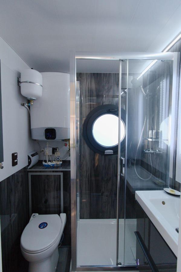 Hausboot Fjord Lacerta Mit Dachterrasse In Wendtorf Εξωτερικό φωτογραφία